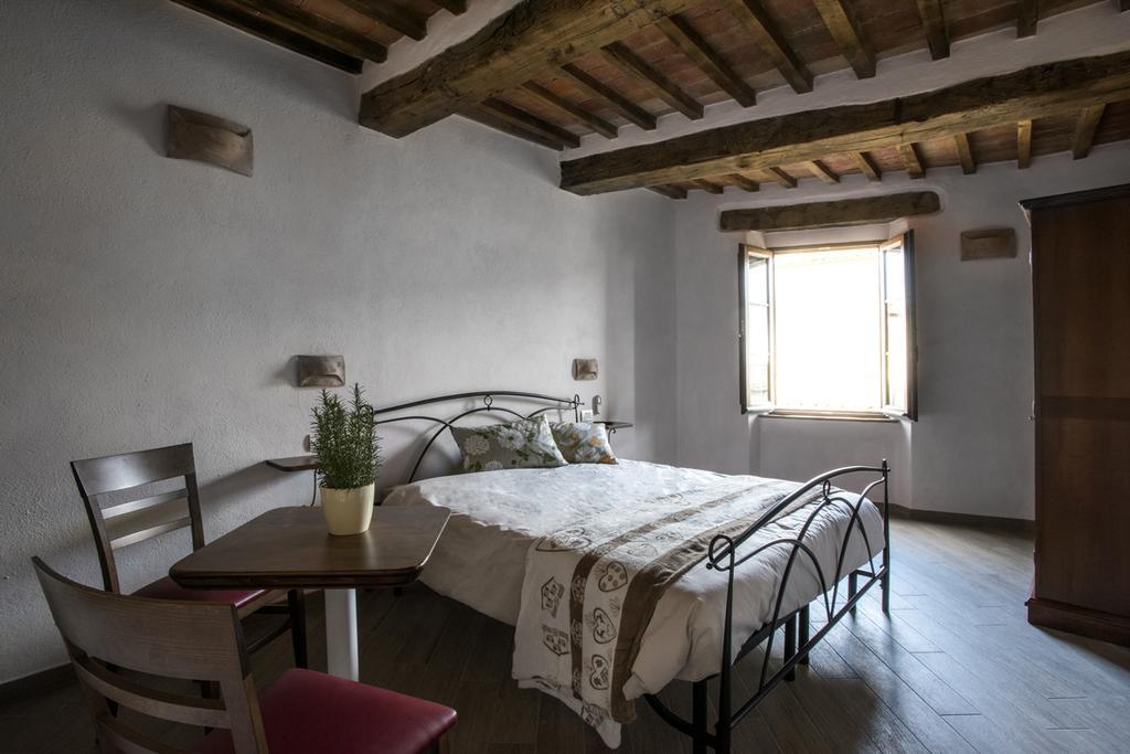 Bed and Breakfast Antico Borgo Seggiano Habitación foto