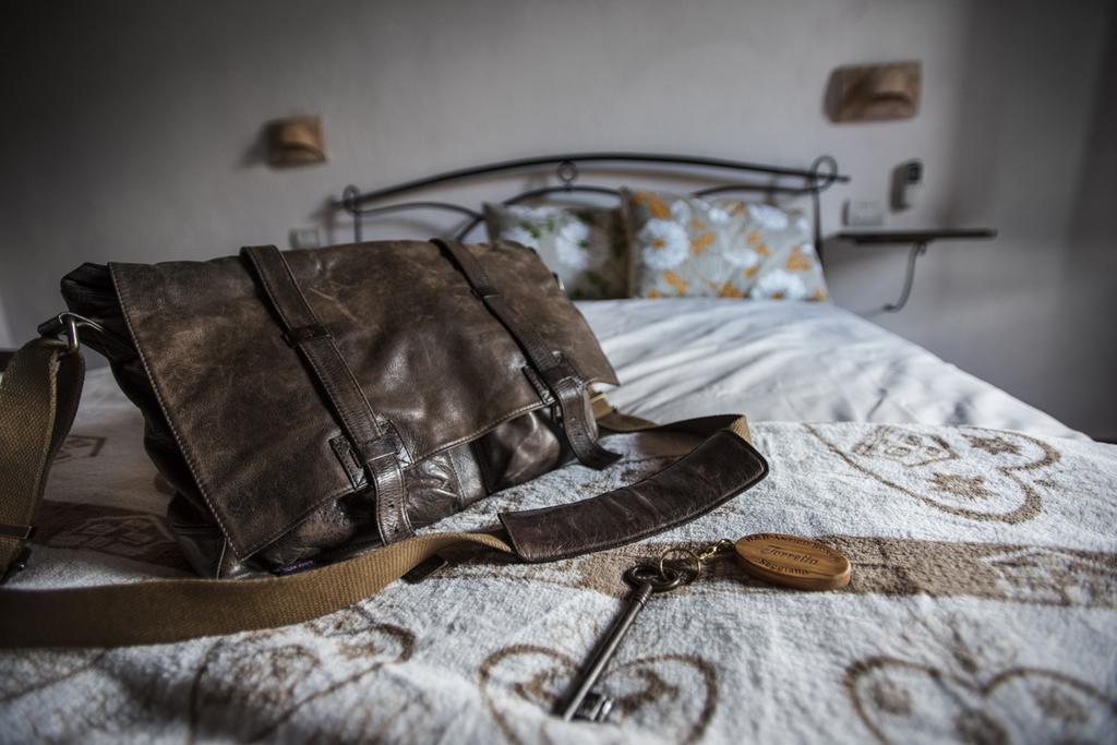 Bed and Breakfast Antico Borgo Seggiano Habitación foto